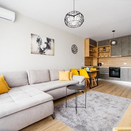 Gorgeous Home At Prima Universitatii Oradea Bagian luar foto